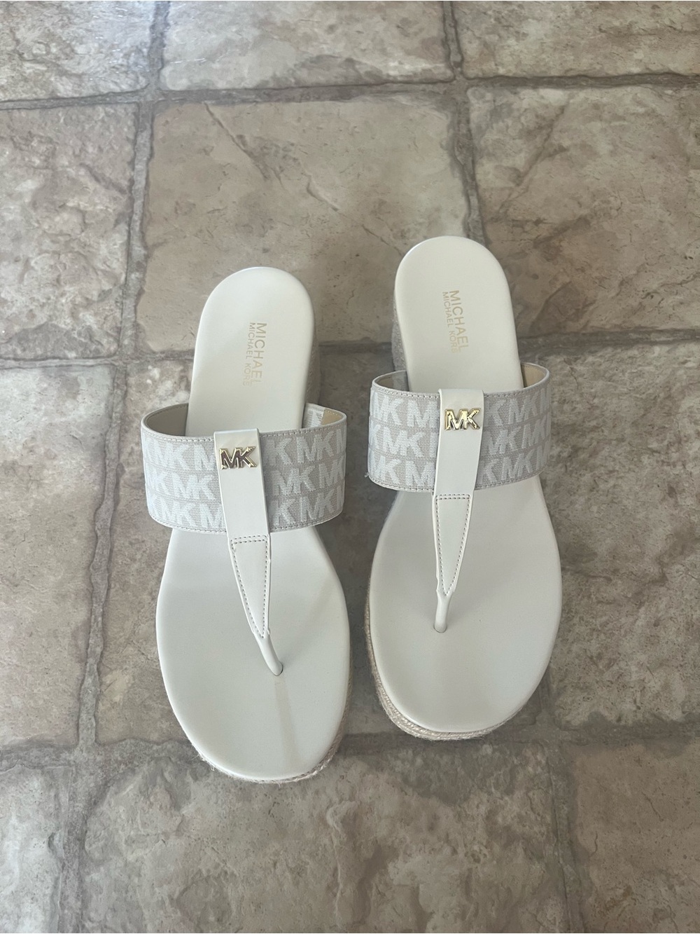 Women’s Michael Kors white with gold hardware sandals. Never been worn. Size 8.5